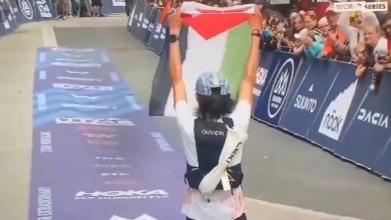 UTMB : un coureur brandit un drapeau palestinien sur la ligne dâ€™arrivÃ©e
