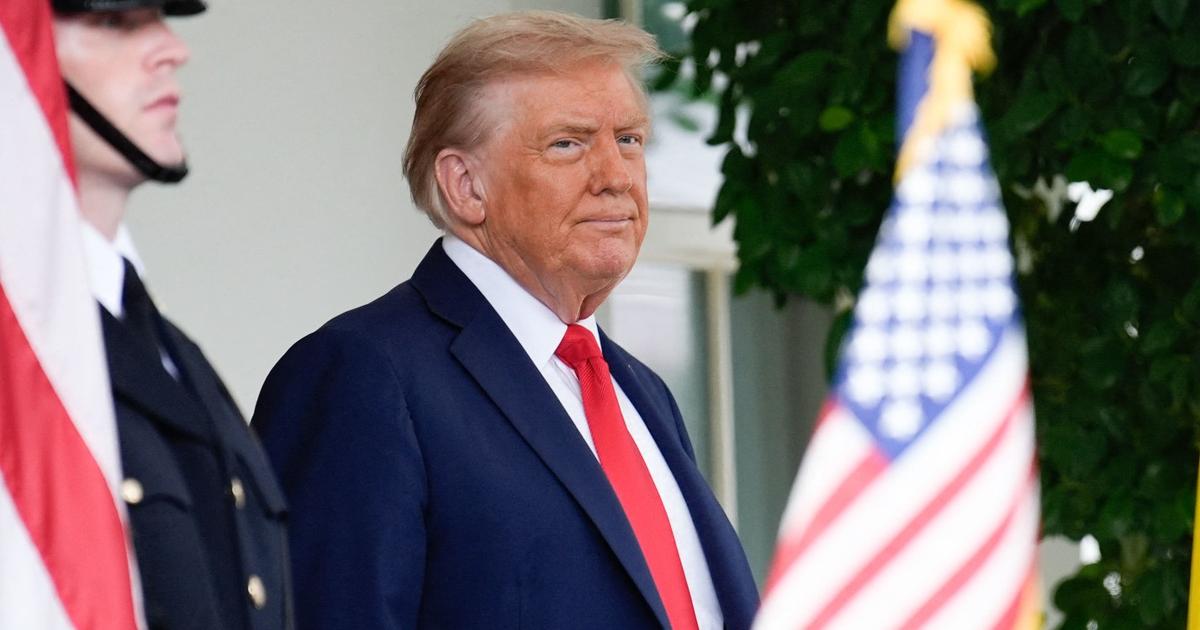 Donald Trump rassurant sur son état de santé : mais au fait, pourquoi ses mains portent des traces violettes ?