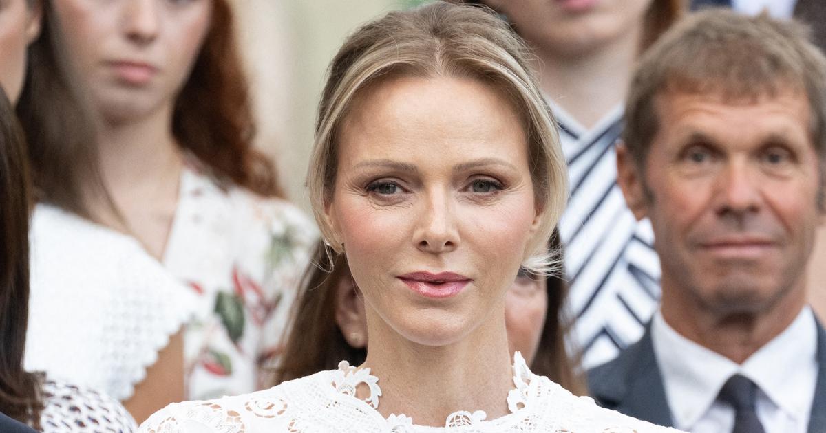Dans une robe blanche signée Oscar de la Renta, Charlene de Monaco clôt la saison estivale avec grâce