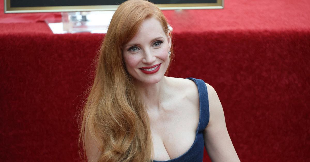 Jessica Chastain inaugure son étoile sur le Walk of Fame de Hollywood dans une surprenante robe en denim