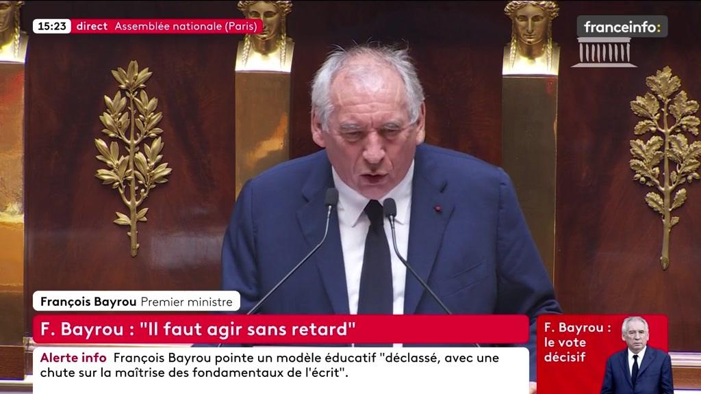 “Si vous criez, je bois” : François Bayrou surprend en plein discours d’adieu