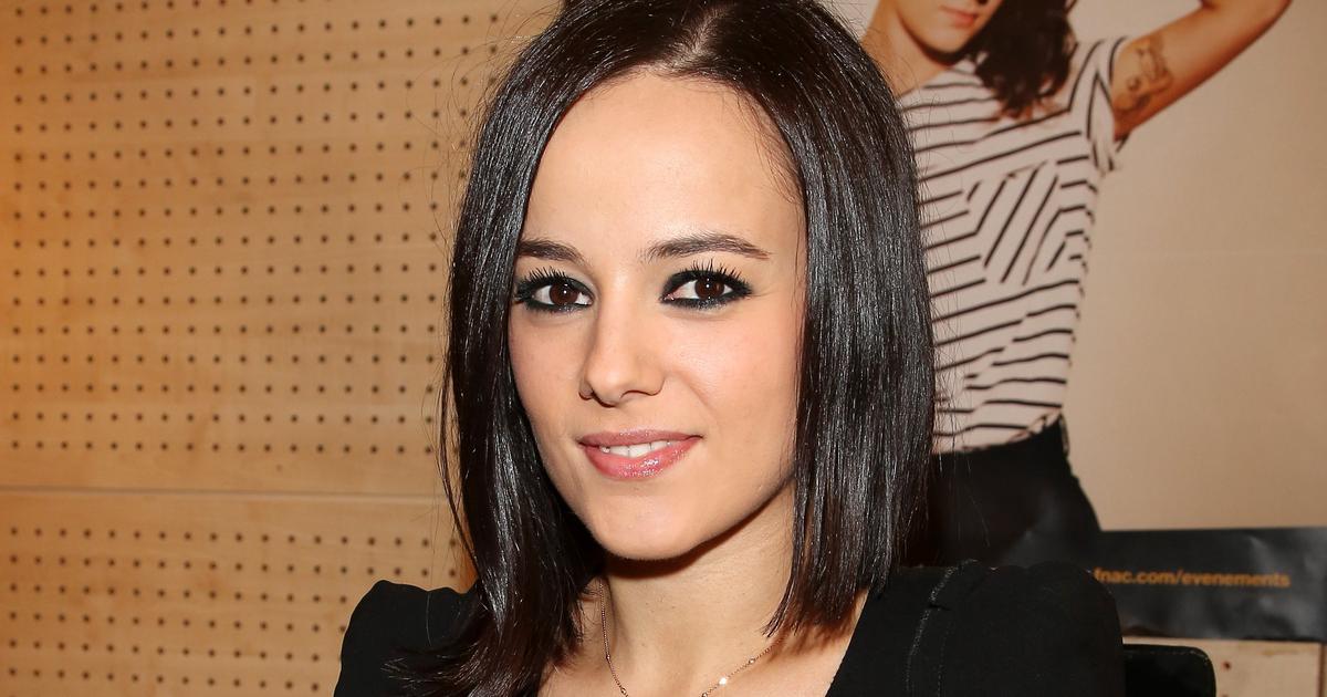 Alizée toujours en contact avec Mylène Farmer, elle lève le voile sur leurs échanges : “Je lui envoie des blagues”