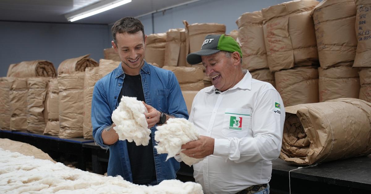 «Sur le front» : Hugo Clément remonte le fil des filières de la laine et du coton pour France 5