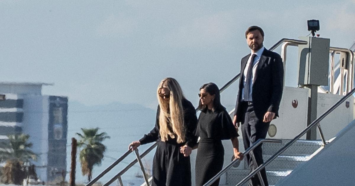 Les images de JD Vance escortant le cercueil de Charlie Kirk, lâ€™influenceur conservateur...