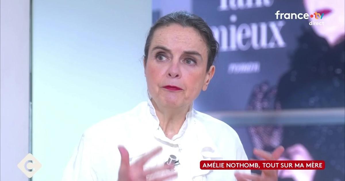 Amélie Nothomb secouée par la mort de sa mère : “J’étais incapable de le dire”