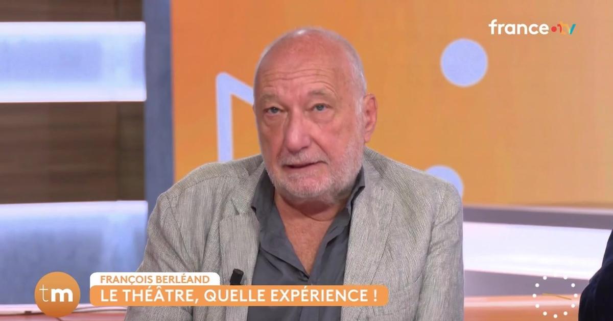 François Berléand envahi par le stress, ce drôle de rituel avant de monter sur scène : “Tous les soirs…”