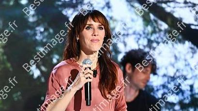 Zaz revient sur la mort de son père “rongé par l’alcoolisme” : “Une relation chaotique”
