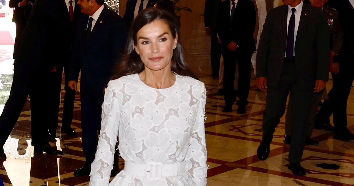 Au Caire, Letizia d’Espagne fait sensation dans une ravissante robe de mariée rétro