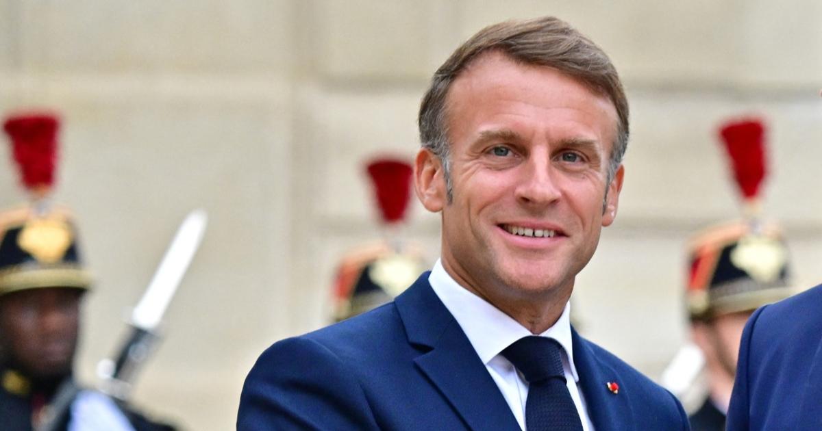 Emmanuel Macron crée la surprise dans un bar-tabac du Loir-et-Cher : “Encore plus beau en vrai qu’à la télévision !”