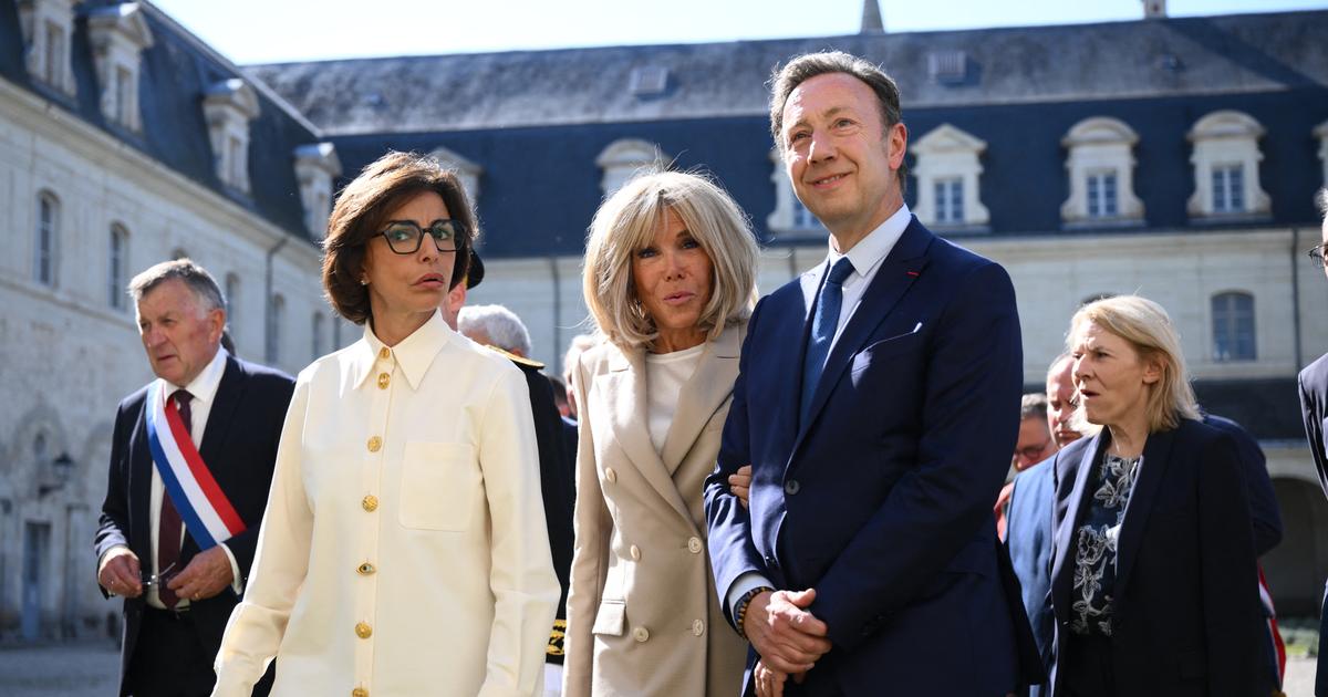 Brigitte Macron fait fi des a priori mode et prouve que les boots militaires peuvent aussi être féminines