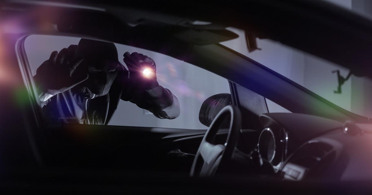 NantesÂ : deux vÃ©hicules de police volontairement percutÃ©s par une Mercedes volÃ©e lors...