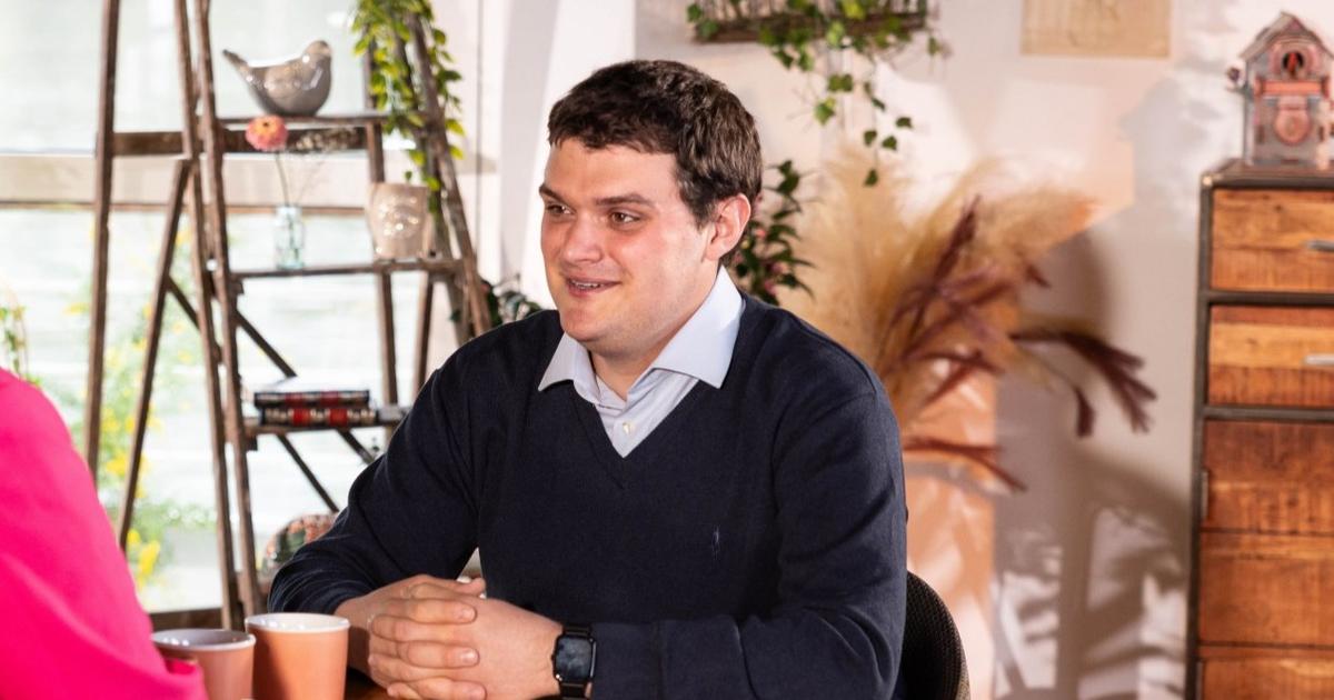 Mathieu (L’amour est dans le pré) jamais dragué, il peut compter sur le soutien de Karine Le Marchand pour le speed dating