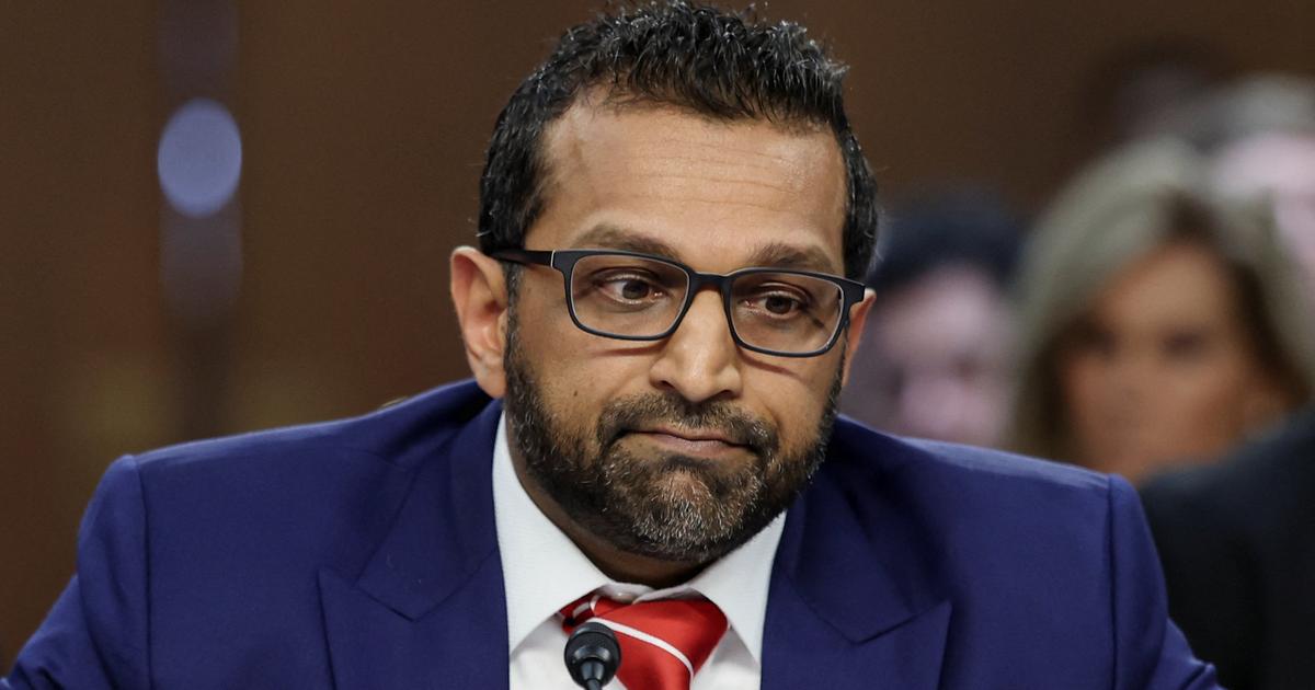Le directeur du FBI, Kash Patel, offre des pistolets 3D illÃ©gaux Ã  des responsables...