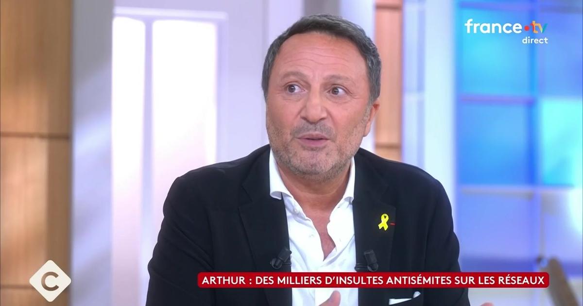 Arthur menacé de mort, il évoque son quotidien compliqué : “La nuit, des gens surveillent ma maison”