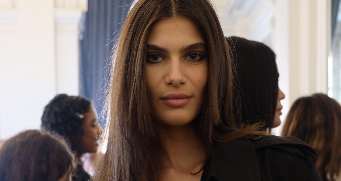GALA BACKSTAGE - Blush violet, bouche néon, longueurs vaporeuses... chez Etam, la féminité audacieuse est reine