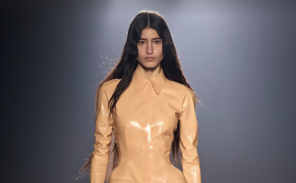 FASHION WEEK DE PARIS - Divas, pin-ups... Miguel Castro Freitas transforme les clichés en spectacle chez Mugler