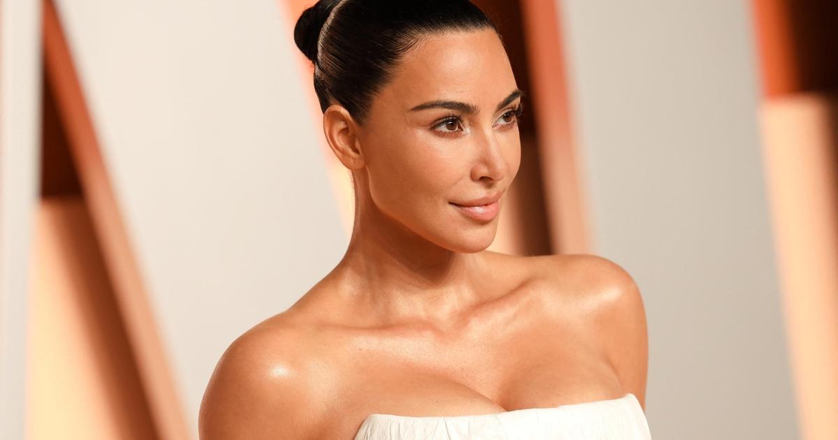 Adieu les cheveux longs, à Paris, Kim Kardashian passe à la pixie cut : c’est le sosie de sa mère Kris