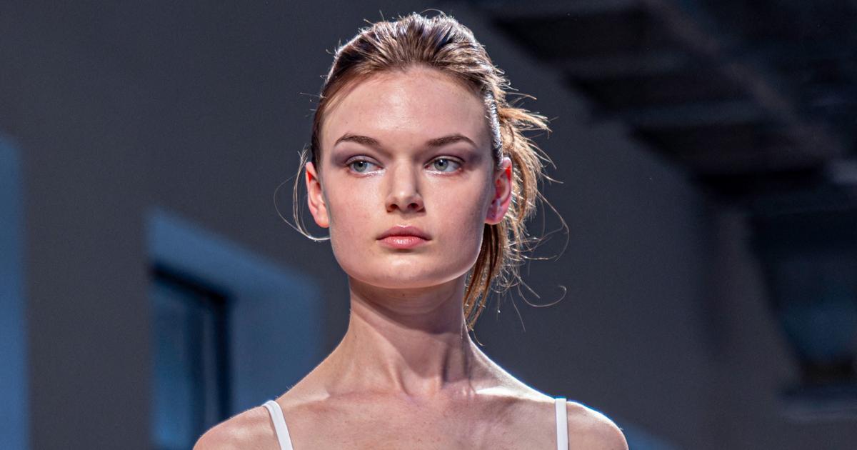 GALA BACKSTAGE – L’astuce imparable repérée chez Niccolò Pasqualetti pour réussir son chignon banane en quelques minutes