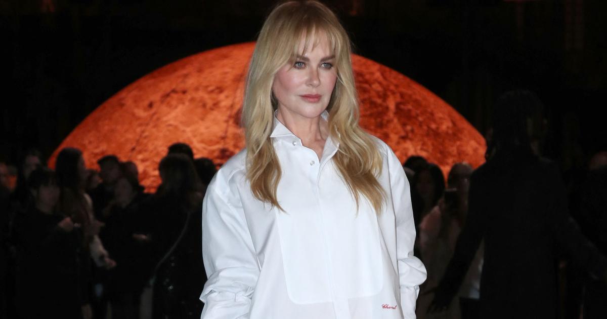 Vue sur les podiums de la Fashion Week, la chemise blanche se réhabilite sur la scène mode cette saison