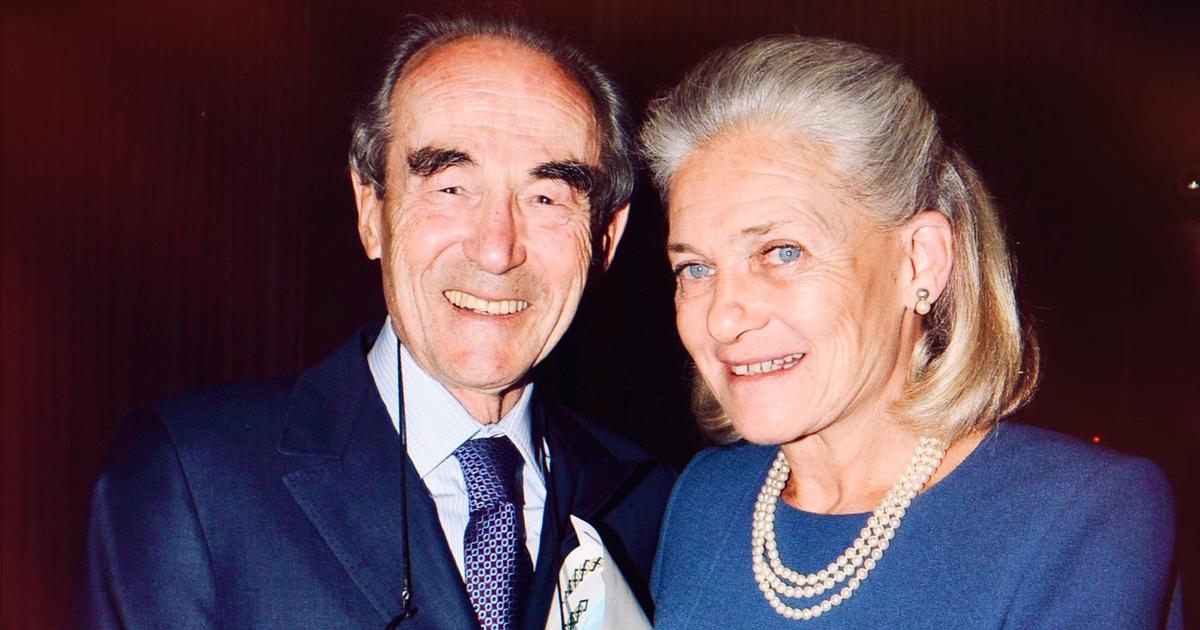 Robert et Élisabeth Badinter : 16 ans d’écart, chacun son étage, rituel original… Retour sur un couple à part