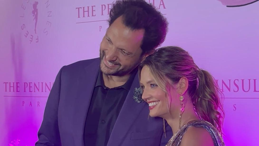 VIDÉO GALA - Eric Antoine et sa femme Gennifer Demey complices : le couple fait une tendre apparition pour la bonne cause