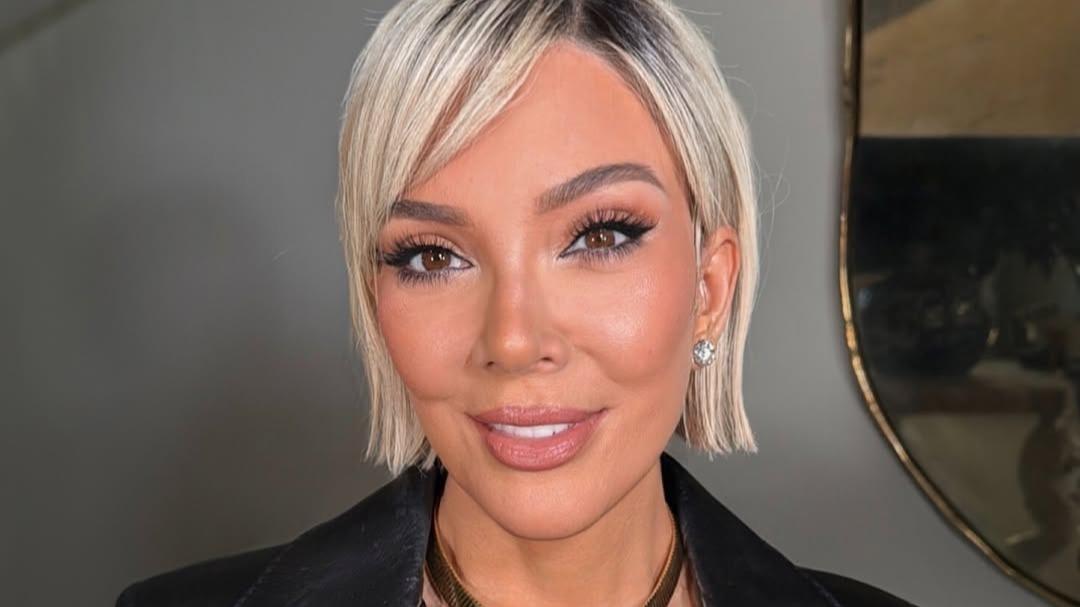 Surprise ! Kris Jenner troque sa chevelure noire pour un blond platine : c’est le sosie de sa fille Chloé