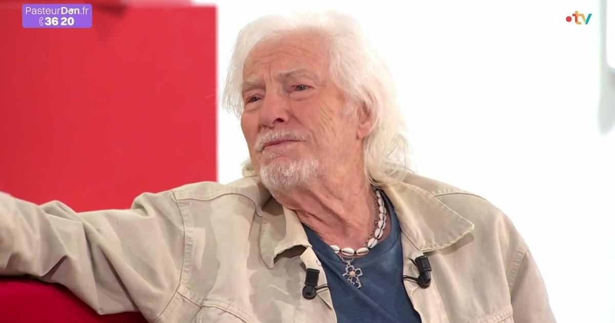 Hugues Aufray bouleversé en évoquant la tragique disparition de son frère : “Si je l’avais suivi, jamais il ne serait mort”