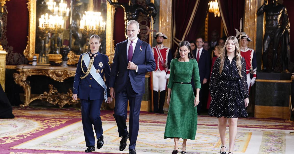 Leonor et Sofia d’Espagne très complices : les deux sœurs font sensation pour la Fête nationale
