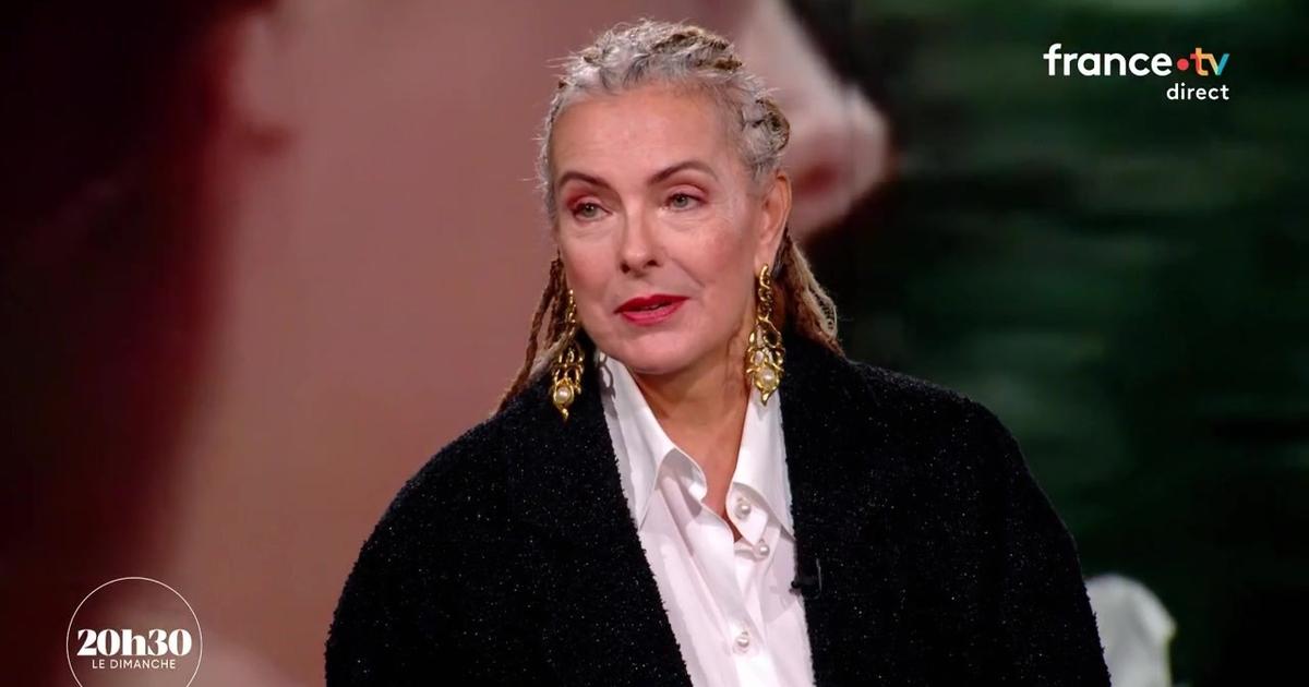 “Une écolo un peu nymphomane” : Carole Bouquet s’explique sur ses tresses grises plaquées qui ont tant fait parler