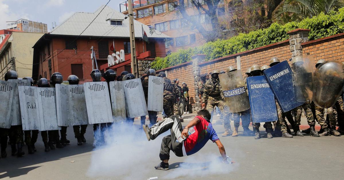 PrÃ©sident introuvable, armÃ©e qui rejoint les mutins, 22 morts dans les manifestations : que...