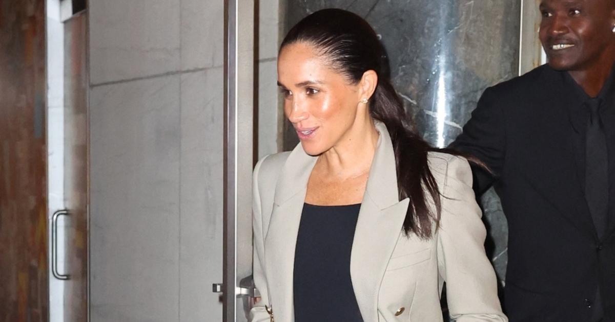 Sac Chanel, blazer Saint Laurent, châle Hermès… Meghan Markle cumule les pièces de maisons françaises à New York
