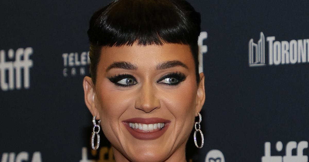 Katy Perry enlacée avec un célèbre ex-chef d’État sur son yacht : leur romance se confirme !