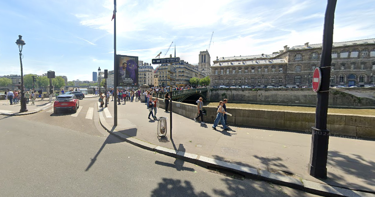 Paris : un quinquagénaire dépouillé et jeté dans la Seine par cinq individus @Le_Figaro