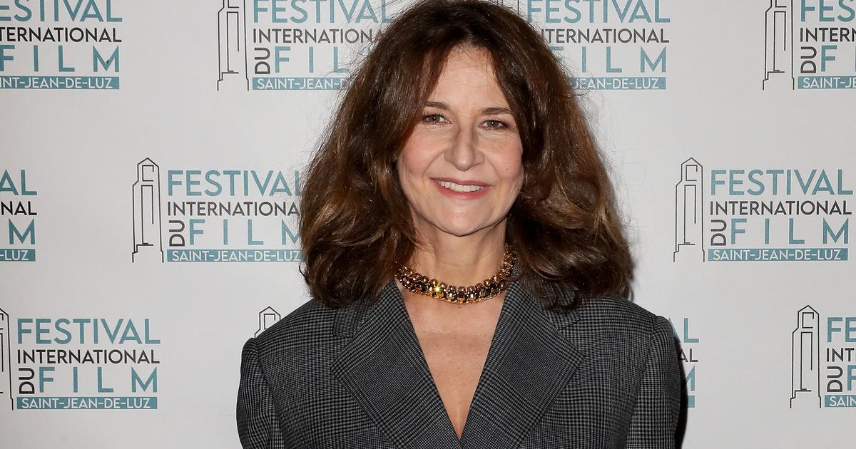 Valérie Lemercier attachée à sa maison au bord de la mer : "J’aime être enfermée dans un endroit”
