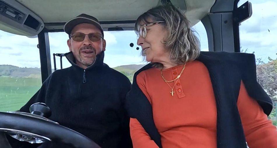 Denis (L’amour est dans le pré) ouvre son cœur à l’une de ses prétendantes : “Je suis fou de toi”