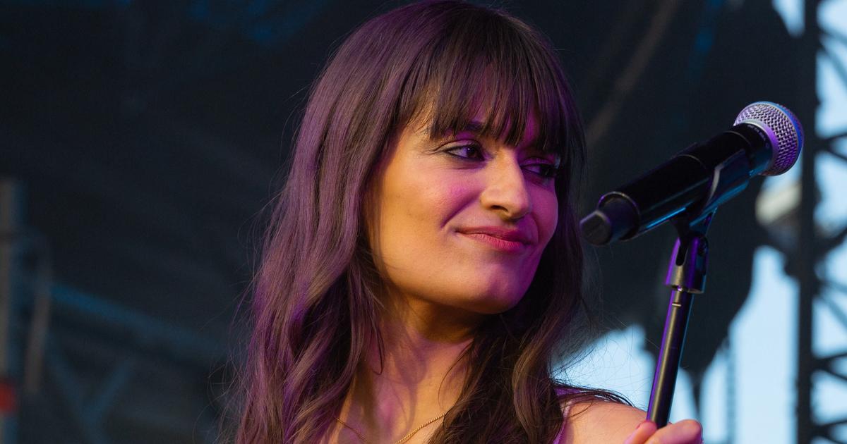 Clara Luciani, son fils de 2 ans pousse déjà la chansonnette : impossible de ne pas craquer !