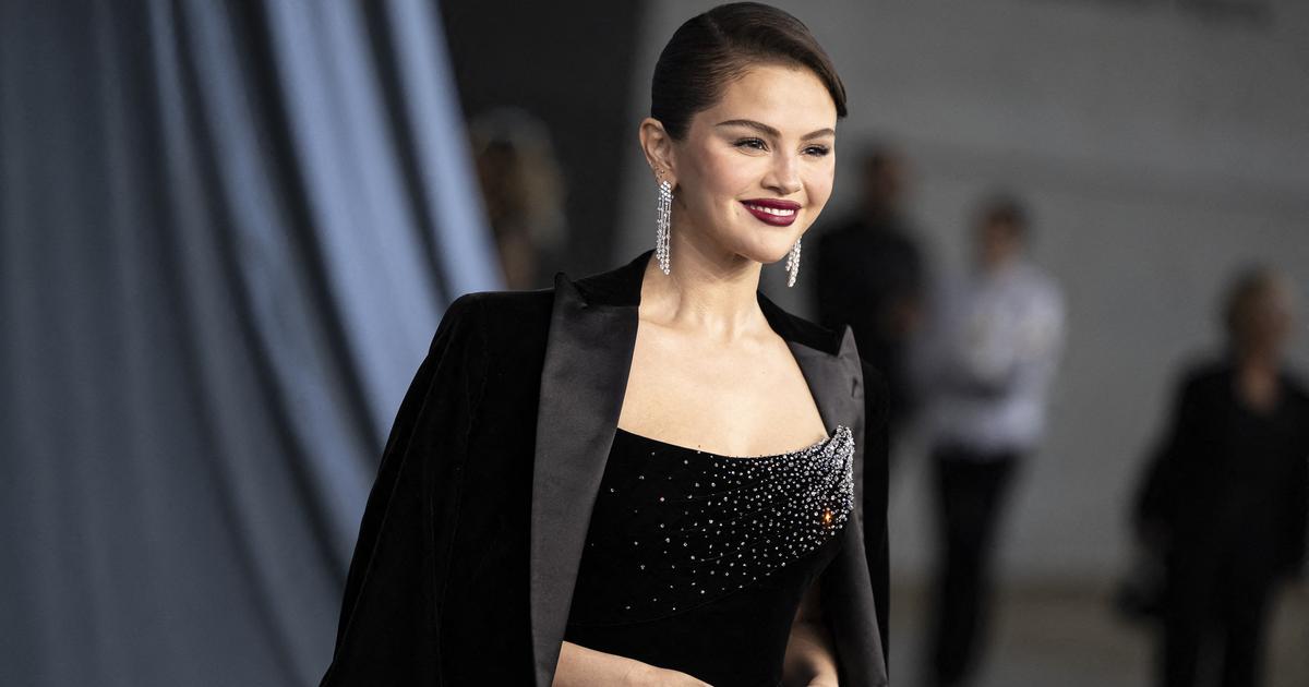 “Berry Boudoir” : Selena Gomez dévoile la manucure la plus tendance de l’automne au gala de l’Academy Museum