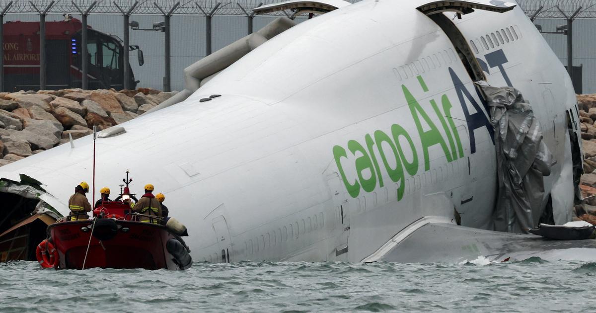 Ã€ Hong Kong, un avion-cargo quitte la piste et sâ€™abÃ®me en mer, deux morts