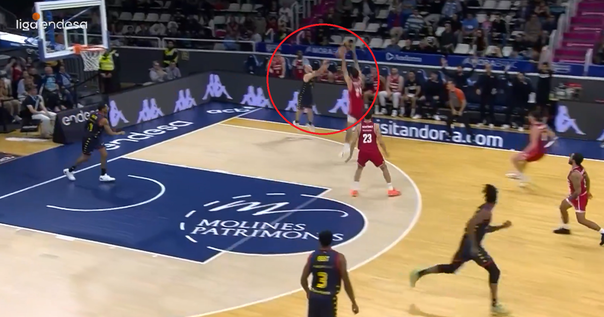 Basket : en vidÃ©o, le panier complÃ¨tement fou de 25 mÃ¨tres et au buzzer rÃ©ussi dans la...