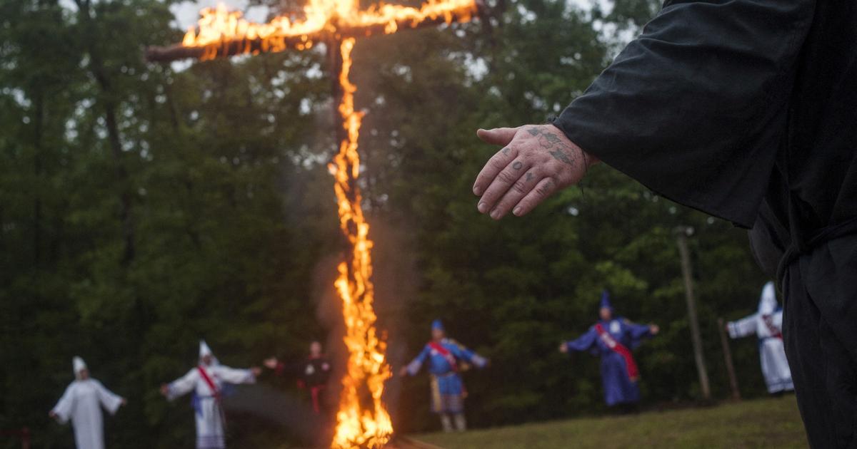 «Nous sommes consternés» : dans l’Aube, une soirée d’un club de parachutisme vire au scandale avec des déguisements du Ku Klux Klan