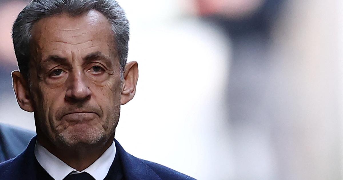 Nicolas Sarkozy accompagnÃ© en prison de deux officiers de sÃ©curitÃ©, installÃ©s dans une...