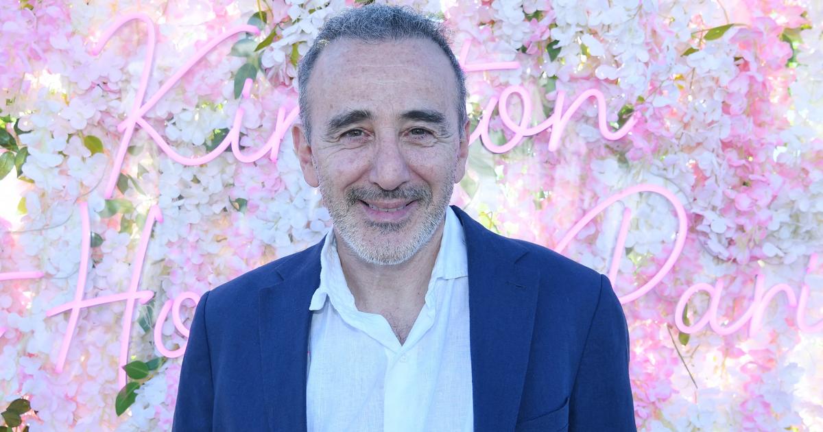 Élie Semoun papa à 61 ans : tendre photo avec son “petit prince” après deux mois intenses