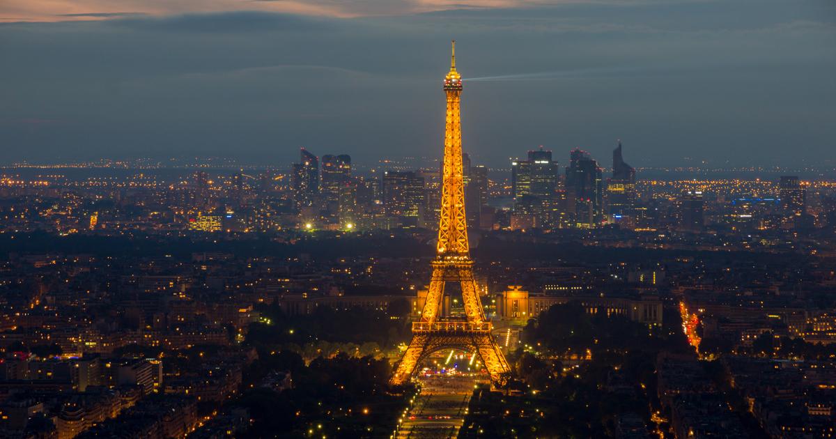 Paris : un homme passe la nuit sur la tour Eiffel, une plainte déposée