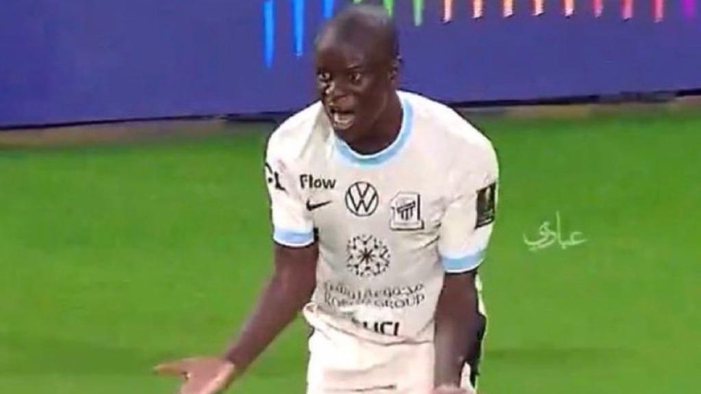 Nâ€™Golo KantÃ© Ã©nervÃ© pour la premiÃ¨re fois contre un arbitre, la sÃ©quence qui...
