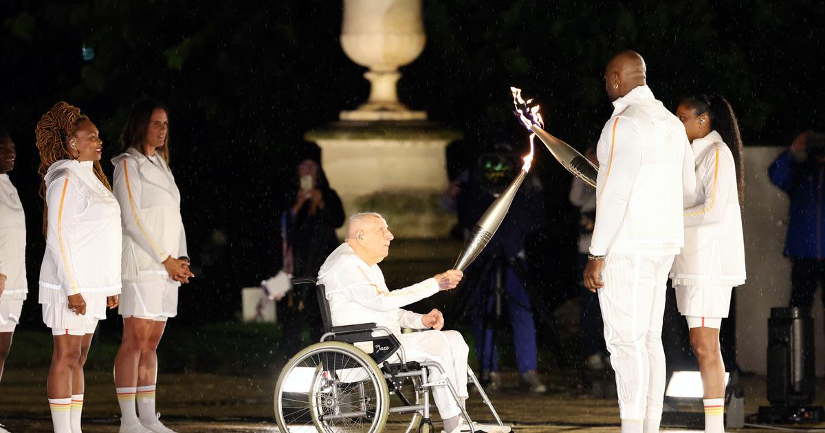 Charles Coste, champion olympique et avant-dernier relayeur de la flamme des JO de Paris 2024, est...