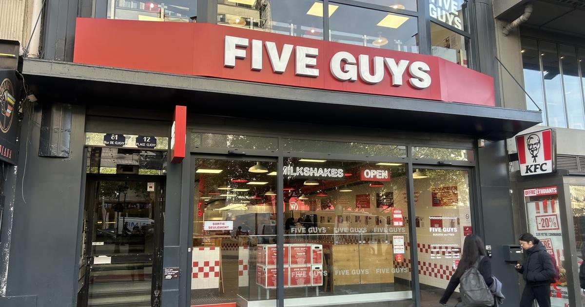 Au Five Guys de la place de Clichy, le passage au bÅ“uf halal attire les clients : Â«Il y a...
