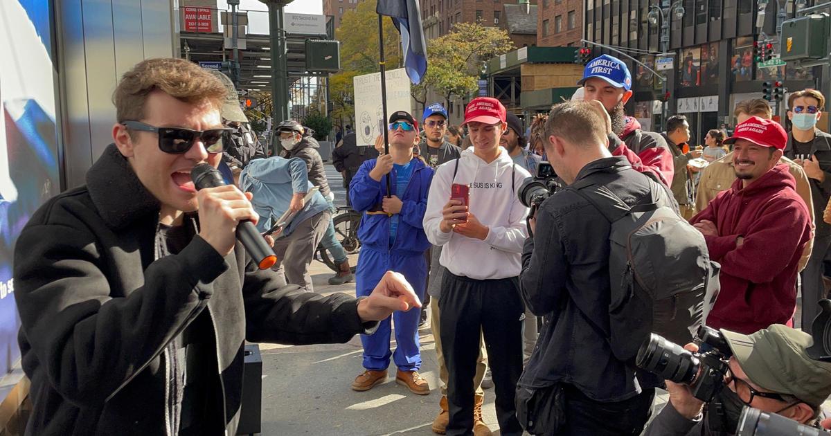 Le suprÃ©maciste blanc Nick Fuentes sÃ¨me la zizanie au sein du camp Maga