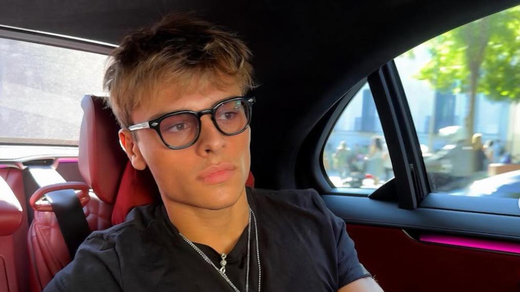 Cameron Smet en week-end à Paris : combien ça coûte de dîner au restaurant Matsuhisa où il a passé du bon temps avec ses amis ?