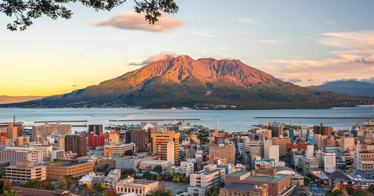 Japon: alerte aux retombées de cendres après une éruption volcanique