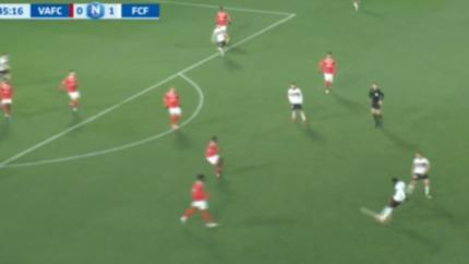 Foot : un coup de canon de 35 mÃ¨tres, le but exceptionnel dâ€™un joueur de Fleury en...